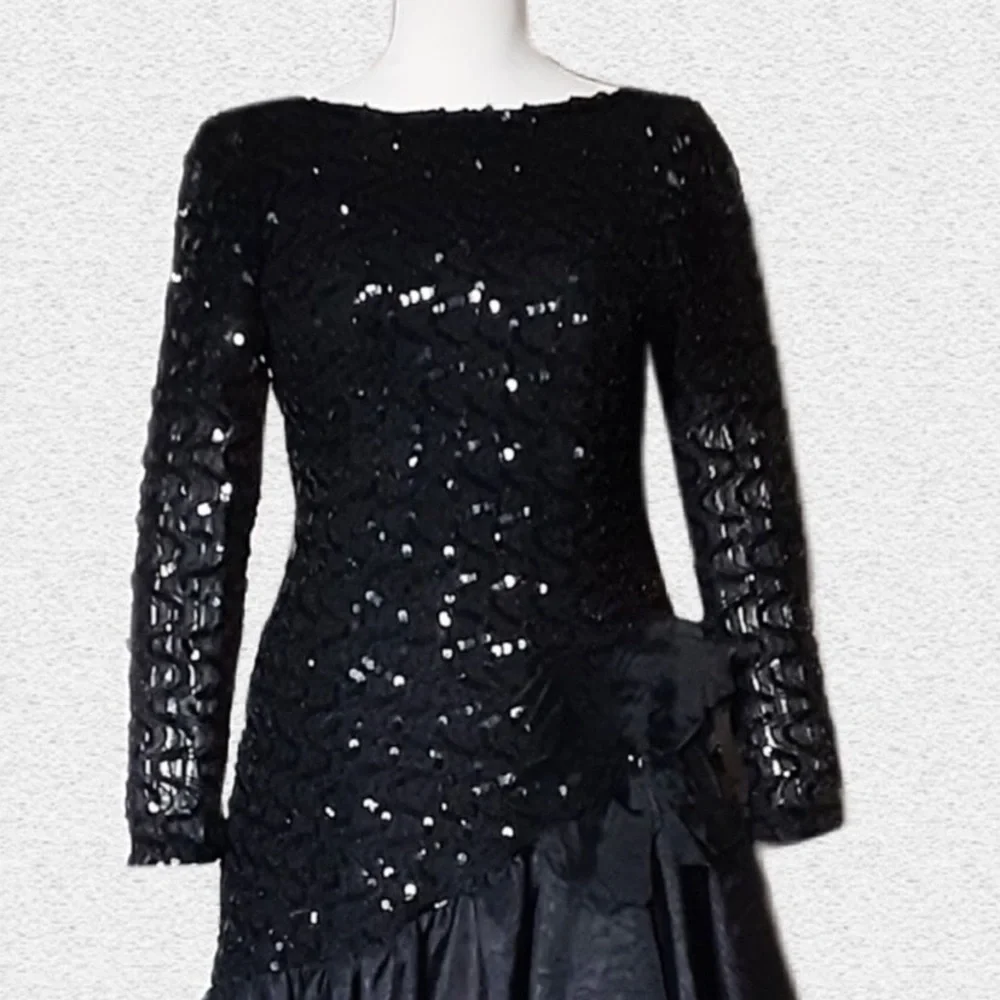 VINTAGE Lace Black Asymmetric Dress, Genuine Vintage 70s, Shiny embellished - Picture 7 of 13